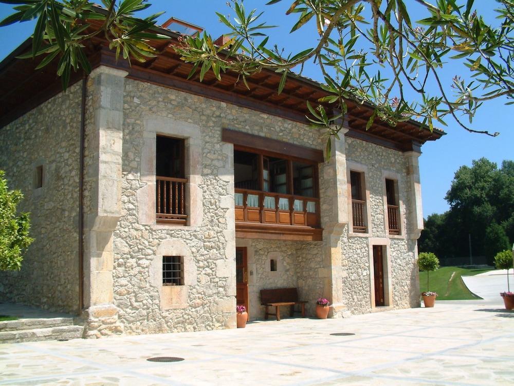 Hotel Aldama Golf Quintana de Llanes Exteriör bild
