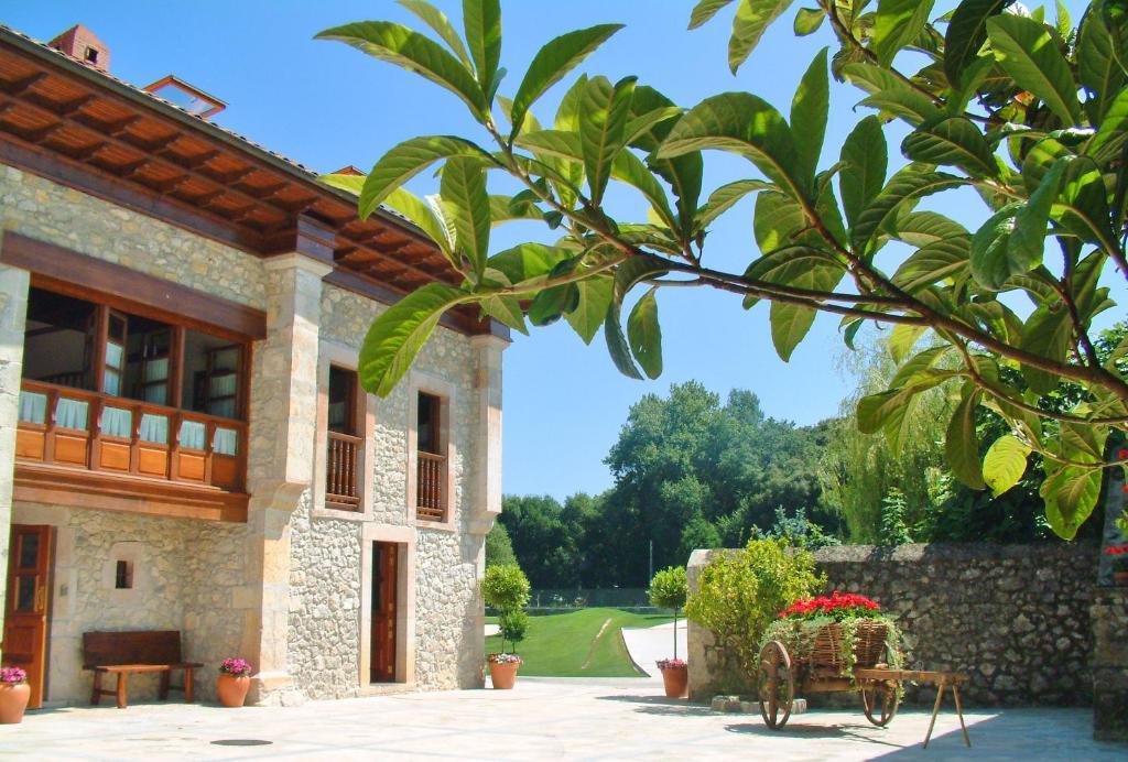 Hotel Aldama Golf Quintana de Llanes Exteriör bild