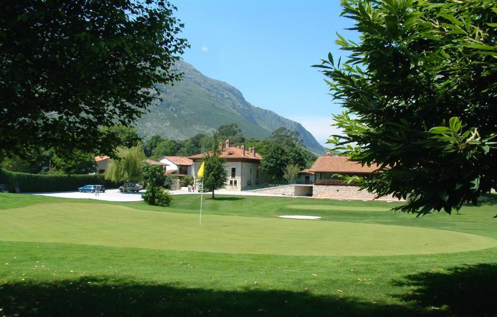 Hotel Aldama Golf Quintana de Llanes Exteriör bild